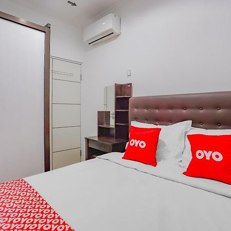 Hotel Spot On 90110 A1 Pakis Argosari Surabaya Esterno foto